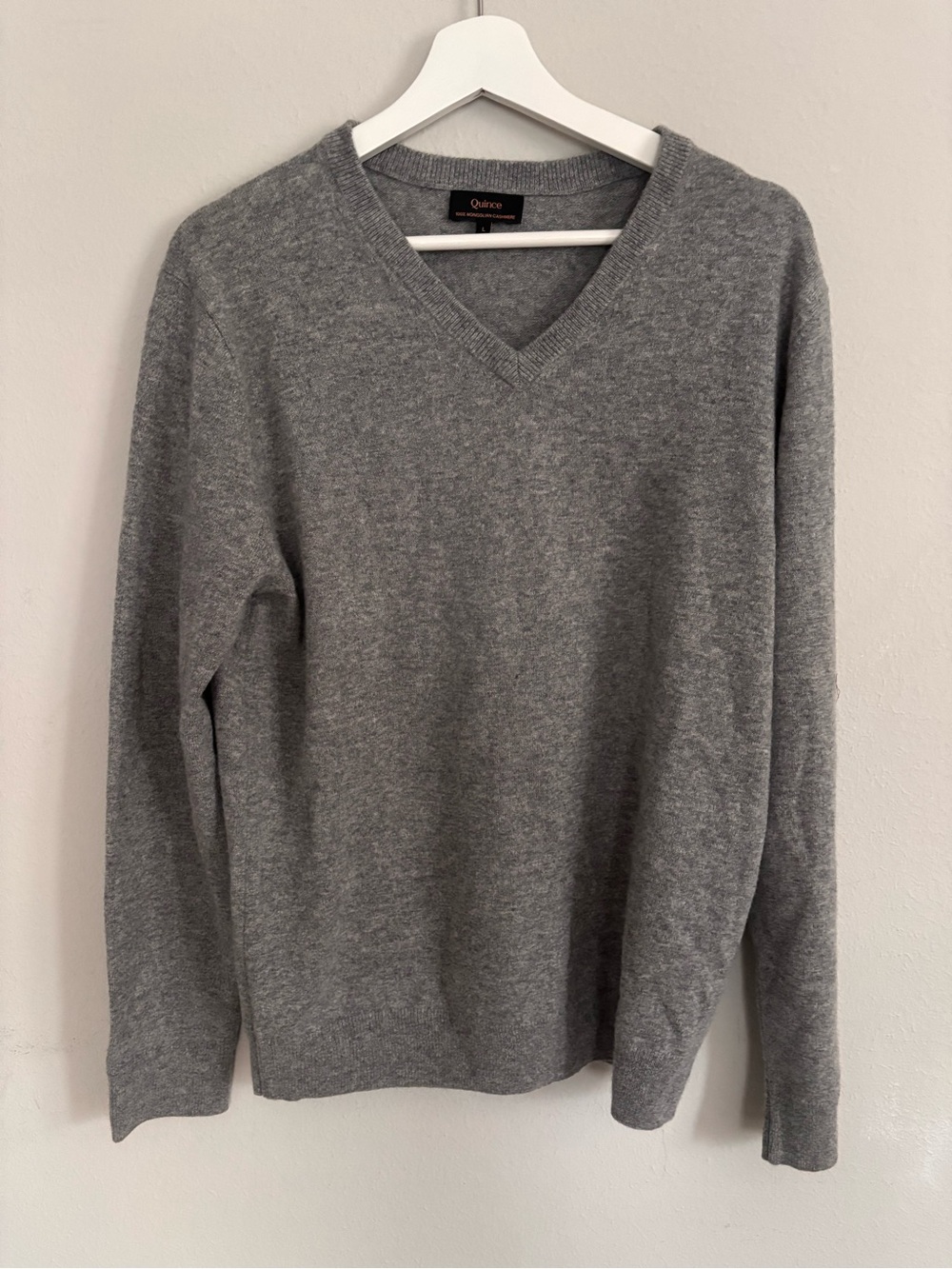 Quince V-Neck Cashmere Sweater in Heather Gray L